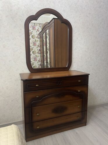 Спальные гарнитуры: Спальный гарнитур, Б/у, Двуспальная кровать, Комод, Трюмо, МДФ, Самовывоз — 4