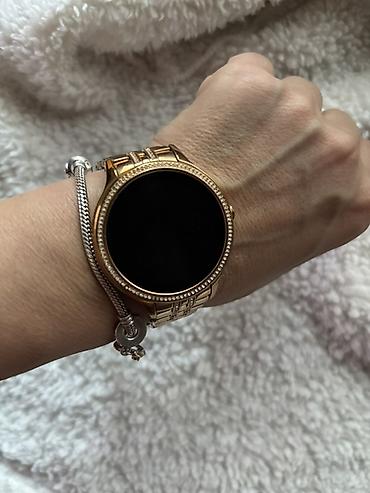 sat versace: Fossil pametni sat – ženski, okrugli ekran, metalna narukvica u — 3