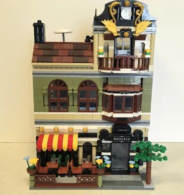 Oyuncaqlar: 1326 hissədən ibarətdir iri Leqo-kanstruktor.Qiyməti 80 manat.Digər — 8