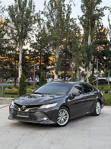 обмен 124: Toyota Camry: 2019 г., 2.5 л, Автомат, Гибрид, Седан — 2