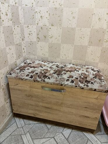 Bitkilər: Yumşaq oturacaqla ayaqqabılıq/çevik oturacaq qutusu - Material: ağac