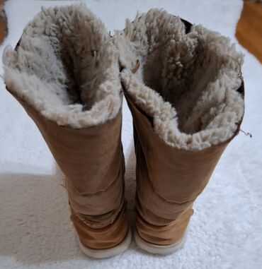 Ugg čizme: Ugg čizme, Zara, Veličina - 34 na lalafo.rs — 8 Ugg čizme: Ugg čizme, Zara, Veličina - 34 — 8