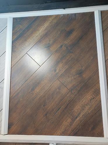 Laminat: Təbii taxta görünüşlü laminat döşəmə paneli - Rəng/naxış: isti — 1