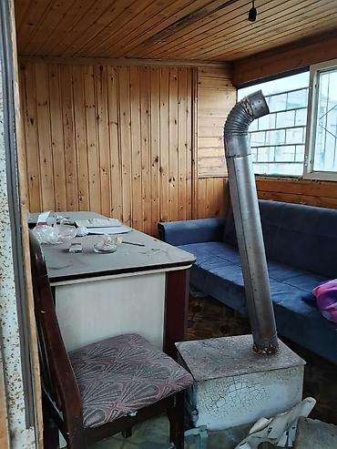 Konteynerlər: Metalkarkaslı kiçik konteyner/vaqon - Ölçü təxmini: 2.5 x 4 m (tek — 3