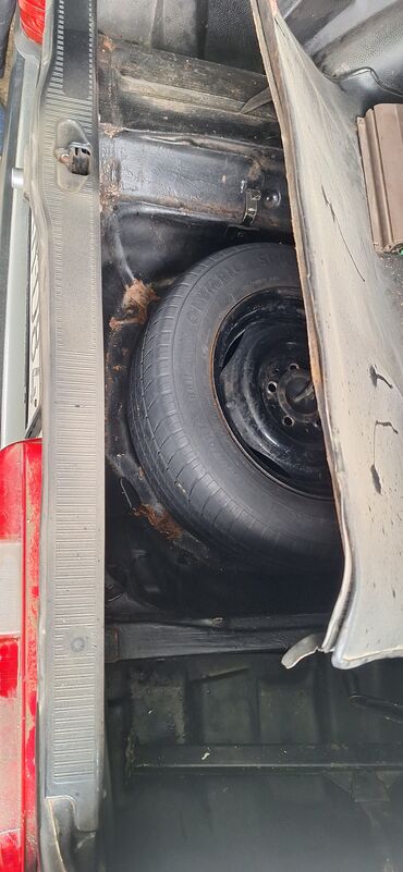 Mercedes-Benz: Mercedes-Benz 250: 2.5 l | 1981 il Sedan — 9