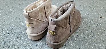 Ugg obuća: UGG modeli
Nepromocive, tople, udobne
36-41
3999 din — 12