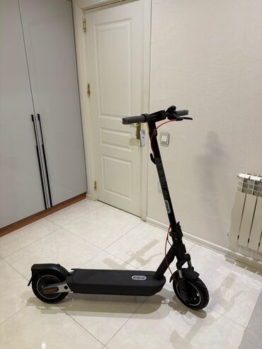panda baligi: Yeni Elektrik samokat 10", > 1000 Vt, 16 - 25 km/s