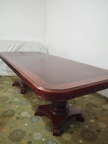 столы и шкафы для офиса: Продам Стол из Орехового дерева, новый, стол раздвижной, длина 2,5