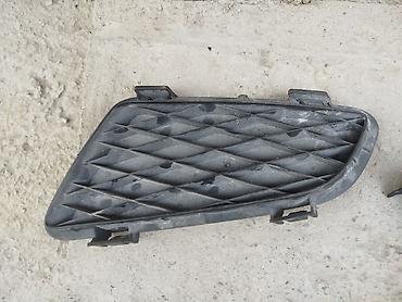 range over: Решетка радиатора Mazda 2003 г., Б/у, Оригинал — 2