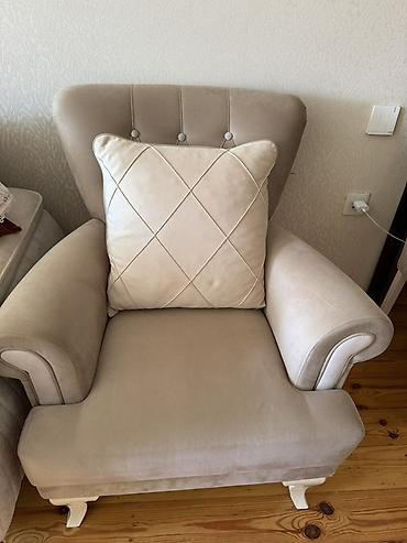 kure coreyi: Klassik üslubda oturma dəsti - Tərkib: 3 nəfərlik divan + 2 ədəd bərk — 3