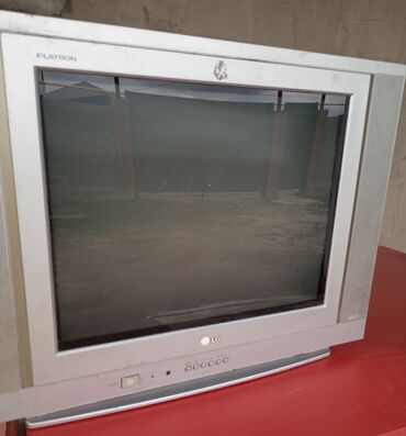 Старый телевизор LG в нормальном состоянии за 900 сомов