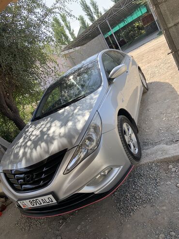 химия для автомоек: Продается автомобиль Hyundai Sonata серебристого цвета. Это седан 2010