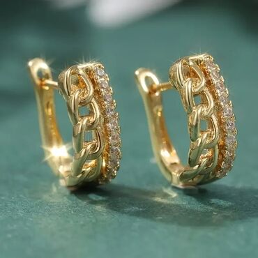 Minđuše: 800 din par — 12