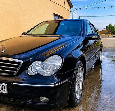 salon 06: Mercedes-Benz C-Class: 2.2 l | 2002 il Sedan — 6
