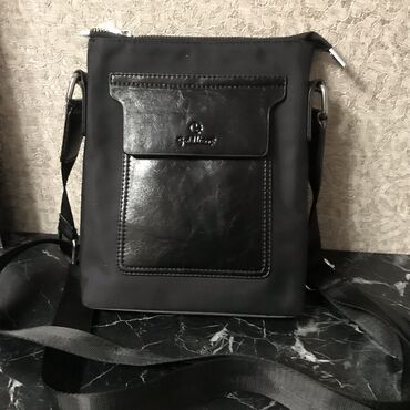 мужская спортивная сумка: Продаю мужскую сумочку - барсетку, чёрная, одно отделение, есть