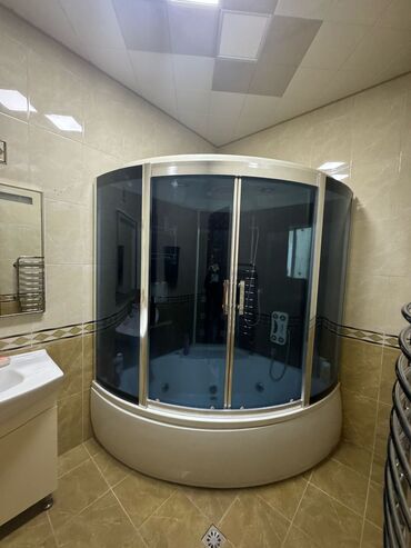duş kabin vanna: Duş kabin çox baha alınıb .içində biraz çatı var deyə 100 azn satıllr