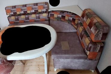 kunc divan metbex: Metbex kunc divani 120 Azn. Tam seliqeli veziyyetde. Baza var. Unvan