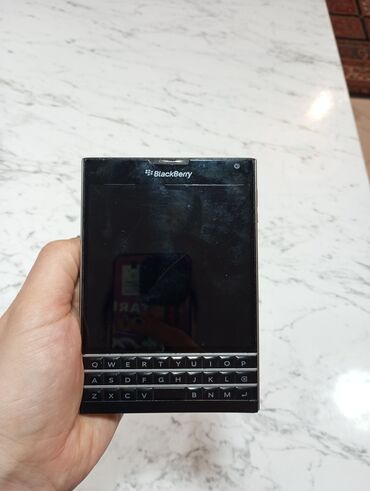 blackberry porsche design: Blackberry Passport, rəng - Qara