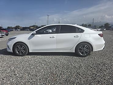 2022: Kia K3: 2022 г., Седан — 3