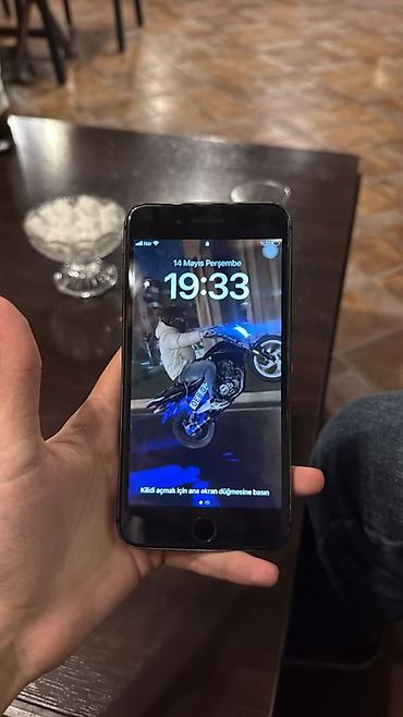 iphone 8 plus kabrolari: IPhone 8 Plus, 64 GB, Ağ, Qırıq — 1