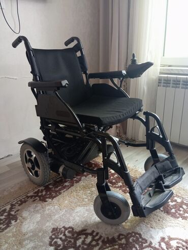 Yerimək üçün arabalar, çəliklər, əsalar, rollatorlar: Elektrikli əlil arabası - Joystick idarəetməsi: sağ qol dayağında