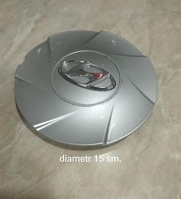 hunday santefe: Hyundai təkər diski üçün mərkəz qapağı (center cap) - Rəng: gümüşü — 1