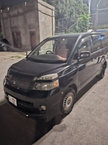 Toyota: Toyota Noah: 2004 г., 2 л, Автомат, Бензин, Минивэн