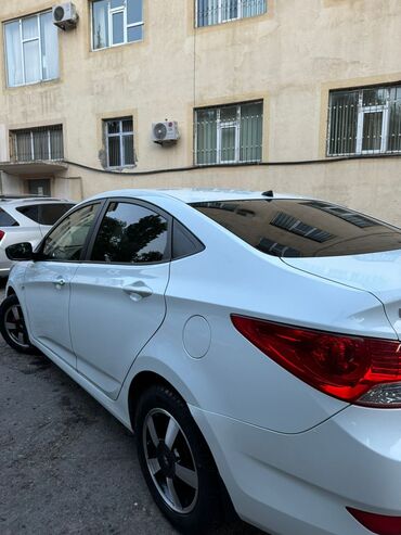 hyundai azera qiymeti: Hyundai Accent: 1.4 л | 2013 г. Седан