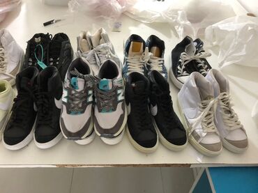 Krasofkalar və idman ayaqqabıları: Kişilər üçün idman ayaqqabıları dəsti - Markalar: Nike, New Balance