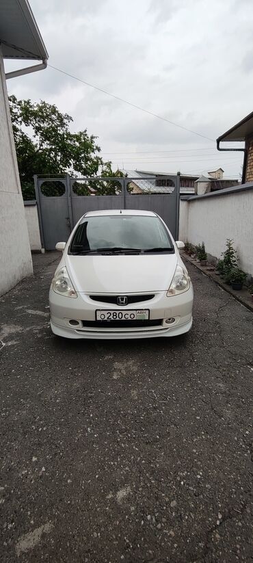 аренда honda fit: Honda Fit: 2002 г., 1.5 л, Автомат, Бензин, Хэтчбэк