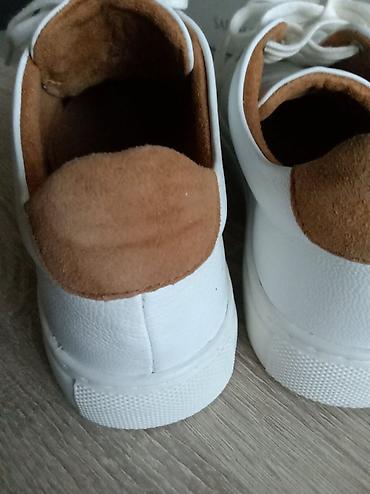 yeezy 350: Sarah Karen bele patike – minimalističke kožne lifestyle patike - — 5