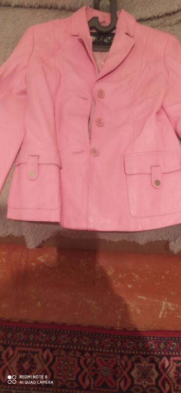 Pencəklər: Qadın üçün açıq-çəhrayı rəngli qısa pencək. - Klasik fason, yüngül