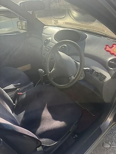 Toyota Vitz: 2001 г., 1.3 л, Автомат, Бензин, Хэтчбэк