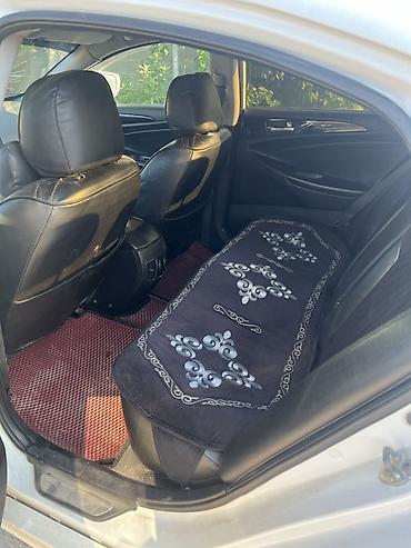 решетка на соната: Hyundai Sonata: 2011 г., 2 л, Автомат, Газ, Седан — 3