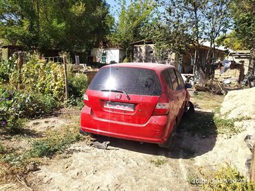 продаю или меняю на дом: Хэтчбек Хонда фит сатылат авария болгон жасап айдаса болот ноомер РФ