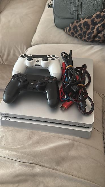 PlayStation 4 Slim (серая) + 2 геймпада DualShock 4 прошитая все lalafo.kg да PlayStation 4 Slim (серая) + 2 геймпада DualShock 4 прошитая все