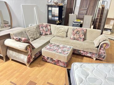 Gəzinti arabaları: TehiDivan satılır. 270azn. jurnalni ile bir yerde. Yaxşı