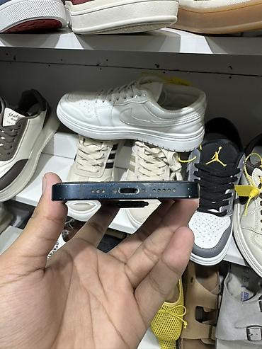 айфон коробка: IPhone 14, цвет Midnight (черный). Память 128 ГБ. Весь в родне Не — 3