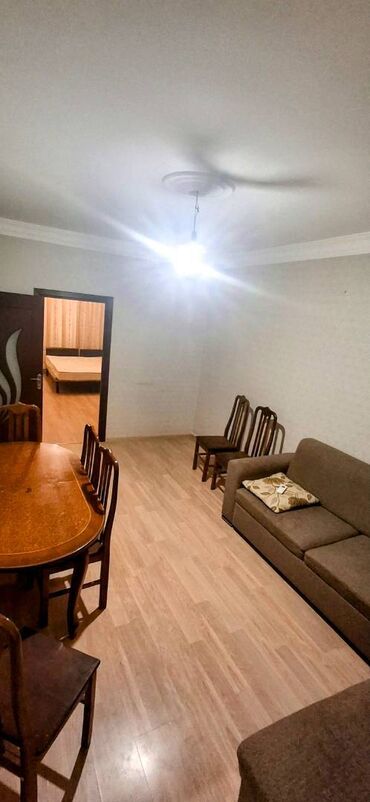 Uzunmüddətli kirayə mənzillər: Ev Əcəmi metrosundan 5 dəqiqəlik məsafədə yerləşir. Ev təmirlidir — 3