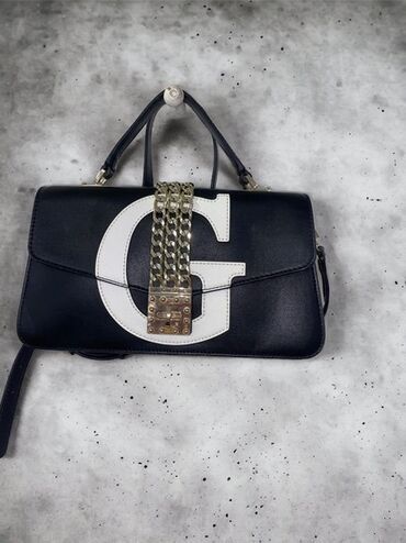 zenska kozna torba exclusive: Guess torba, kupljena u Fashion and friendsu. Moguce licno preuzimanje