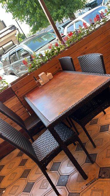 стол журнальный: Комплект стол и стулья Для кафе, ресторанов, Б/у
