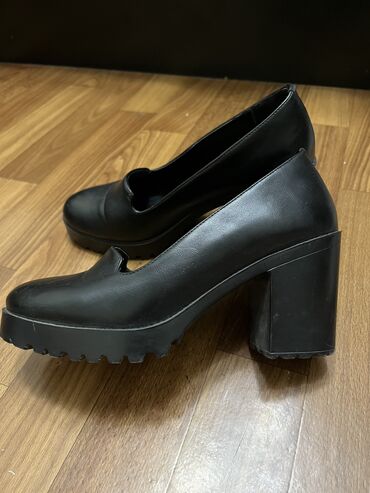 чистая кожа туфли: Туфли 37, цвет - Черный