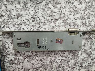 qapi uzu: Metall qapı üçün daxili zamok mexanizmi - Material: sinklənmiş/metal