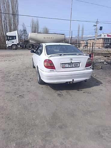 сиенна 2012: Toyota Avensis: 2001 г., 2 л, Механика, Бензин, Лифтбек — 2