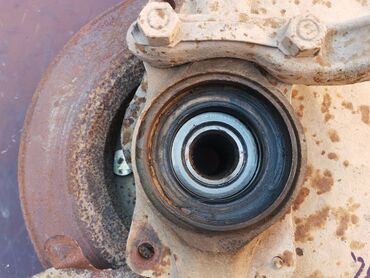 Auto delovi: Glavcina desnoga prednjeg tocka Lada 21214 Niva 26mm br.3. Polovna — 10