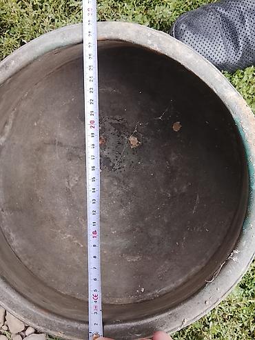 plov arabası: Böyük ölçülü mis qazananlar.3ədəd qazan müxtəlif ölçülərdə.Ən böyük — 8