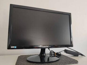 samsung monitori: Samsung LED monitor 19 inča Samsung LED monitor 18.5 ( 47cm ) inča