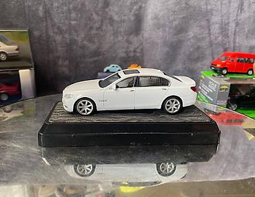 Avtomobil modelləri: Коллекционная модель BMW 750i F02 white 2008 RASTAR Scale 1:43 Art — 15