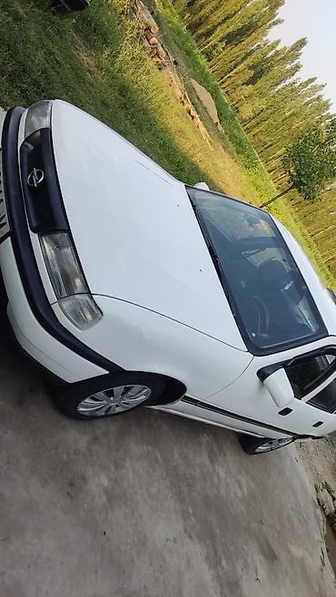 мотор жетта: Opel Vectra: 1993 г., 1.6 л, Кол менен иштөөчү, Бензин, Седан — 3