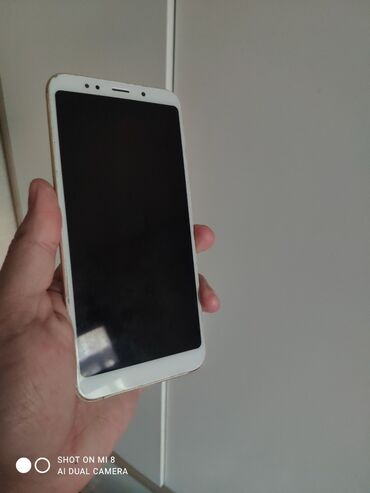 телефон за 1500 сом: Xiaomi, Redmi 5 Plus, Б/у, 64 ГБ, цвет - Белый, 2 SIM